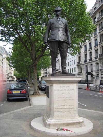 Monument Wladyslaw Sikorski