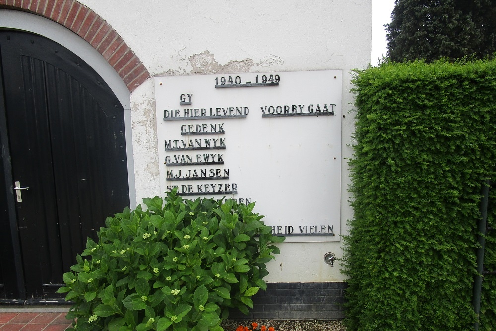 War Memorial Zoelen General Cemetery #4