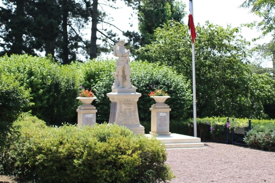 Oorlogsmonument Bonsecours #1