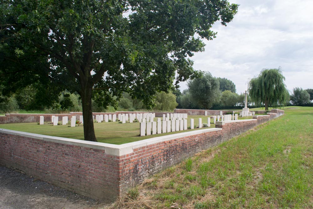 Commonwealth War Cemetery Oak Dump #4