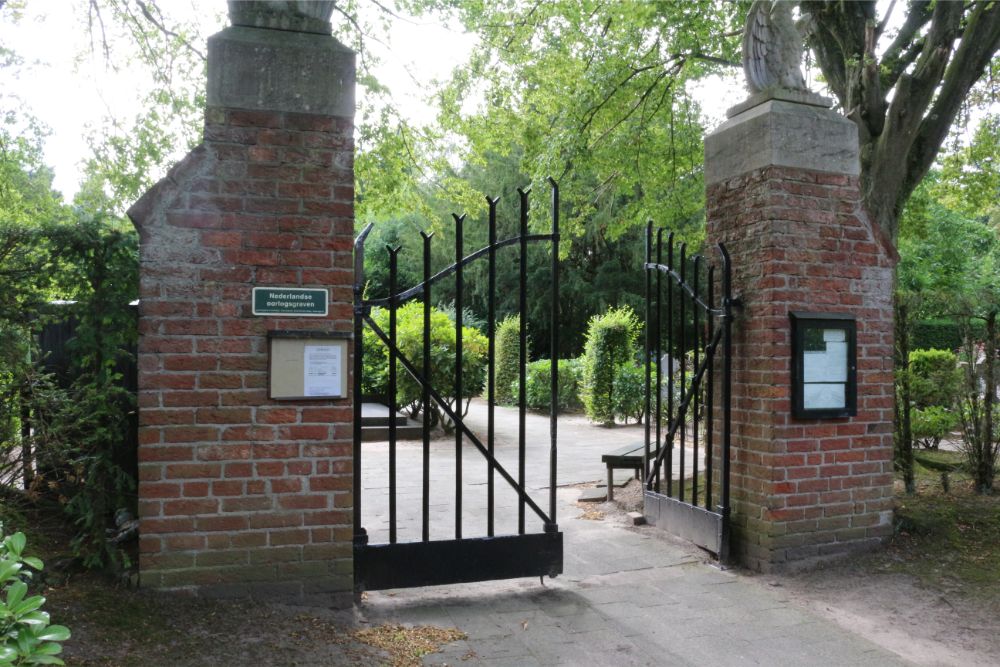 Nederlandse Oorlogsgraven Rooms Katholieke Begraafplaats Mariaplein Vught #3