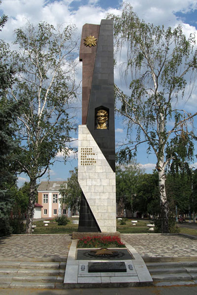 Oorlogsmonument Uryupinsk #1