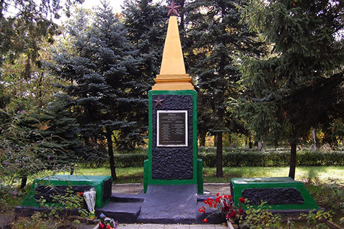 Mass Grave Soviet Soldiers Yunokomunarivsk #1