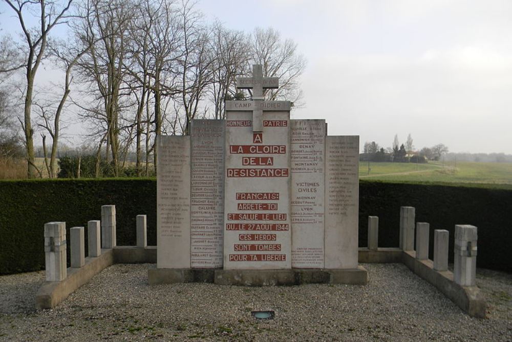Monument Omgekomen Verzetsstrijders Saint-Andr-de-Corcy #1