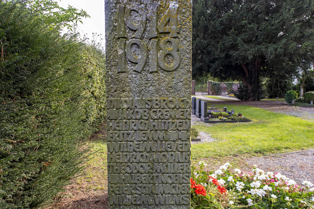 War Memorial Ralshoven #3