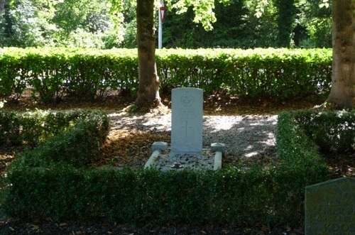 Commonwealth War Graves General Cemetery Brielle #2