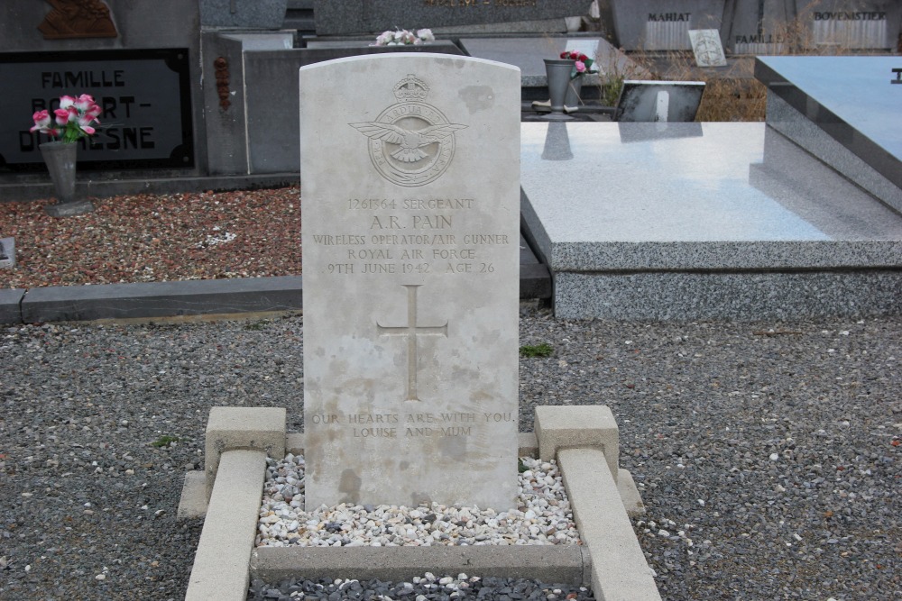 Commonwealth War Graves Burdinne #3