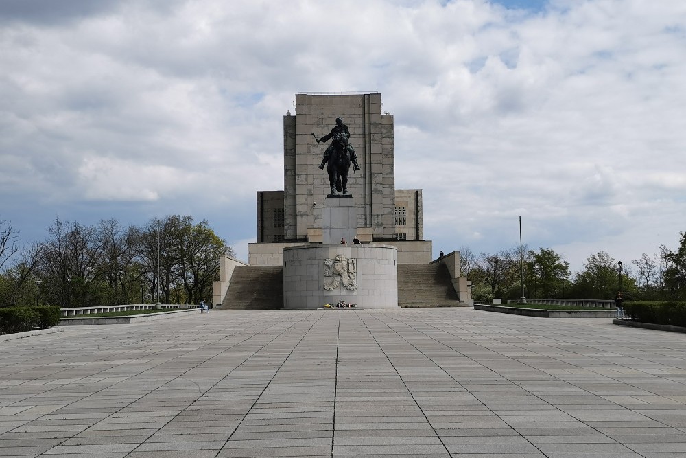 Nationaal Monument op Vtkov-heuvel #8