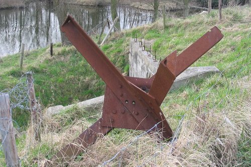 Bunker type 700 met wegversperringen en Anti-tankmuur Ritthem #1