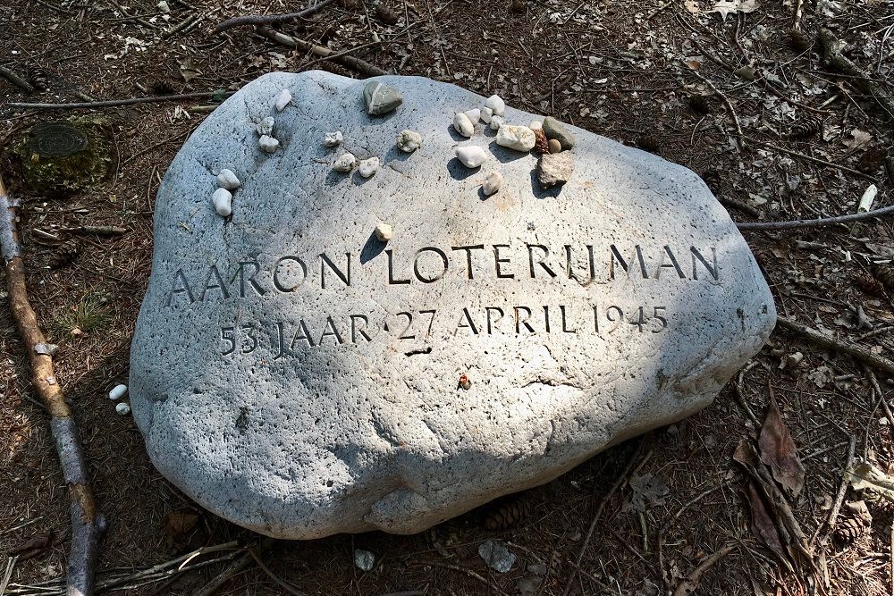 Memorial stone Aaron Loterijman