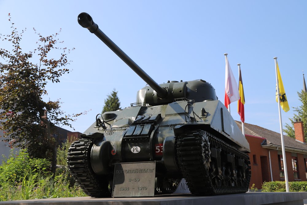 Bevrijdingsmonument - Sherman Firefly Tank Tielt #1