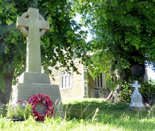 Oorlogsmonument St. Thomas a Becket Church #1