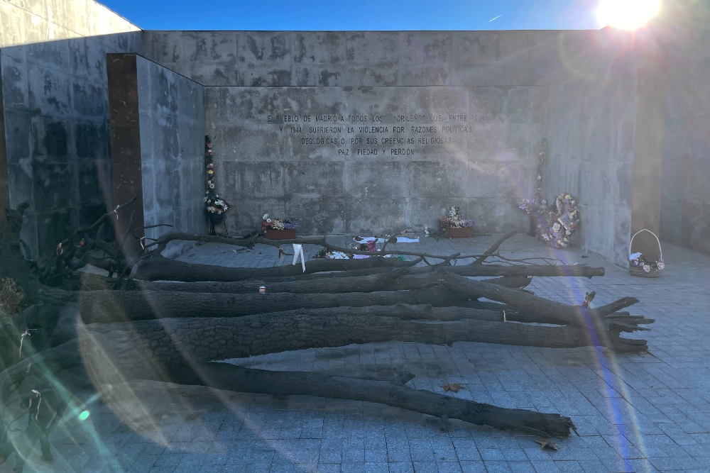 Monument Slachtoffers Spaanse Burgeroorlog La Almudena #2