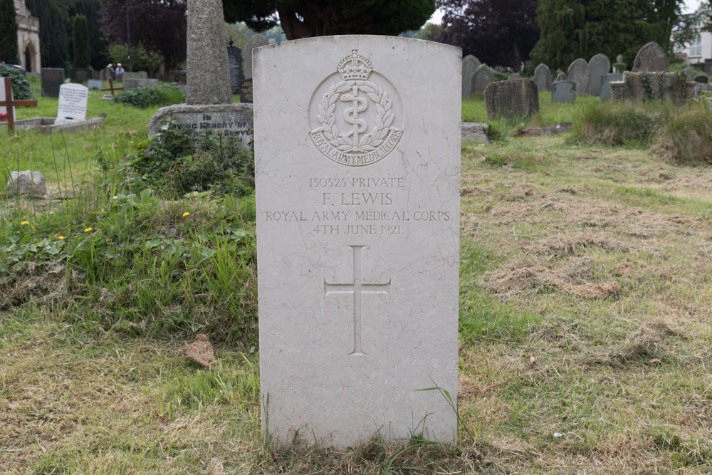 Commonwealth War Graves St. Mary Magdelene Churchyard #3