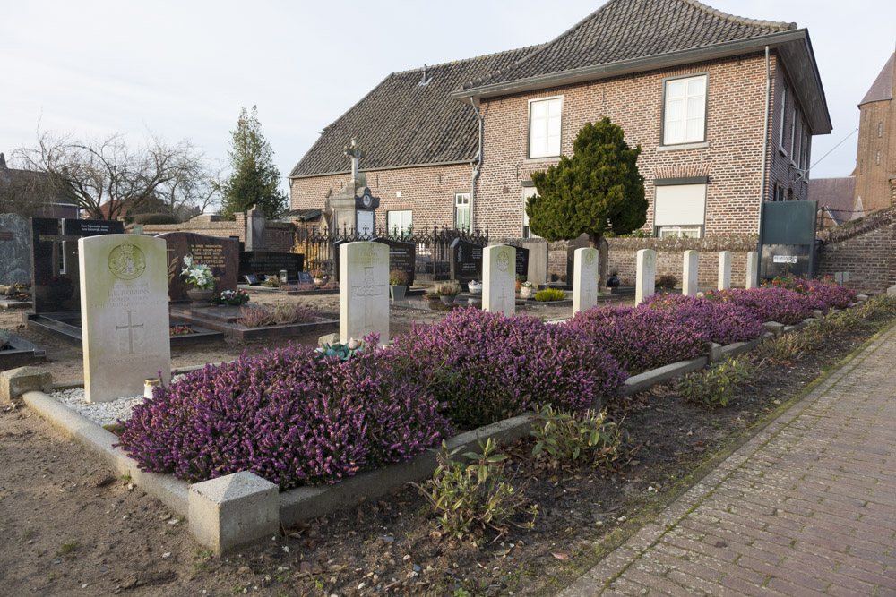 Oorlogsgraven van het Gemenebest Rooms Katholieke Begraafplaats Ottersum #1