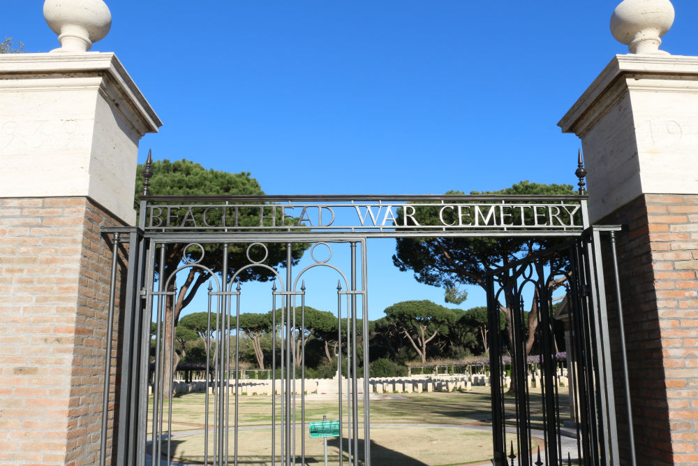 Commonwealth War Cemetery Beach Head