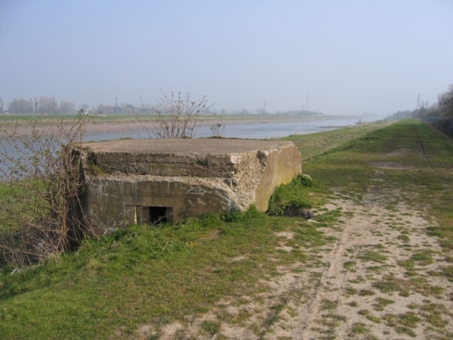 Pillbox FW3/24 Sandycroft #1