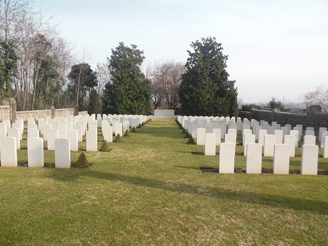 Commonwealth War Cemetery Giavera del Montello #1