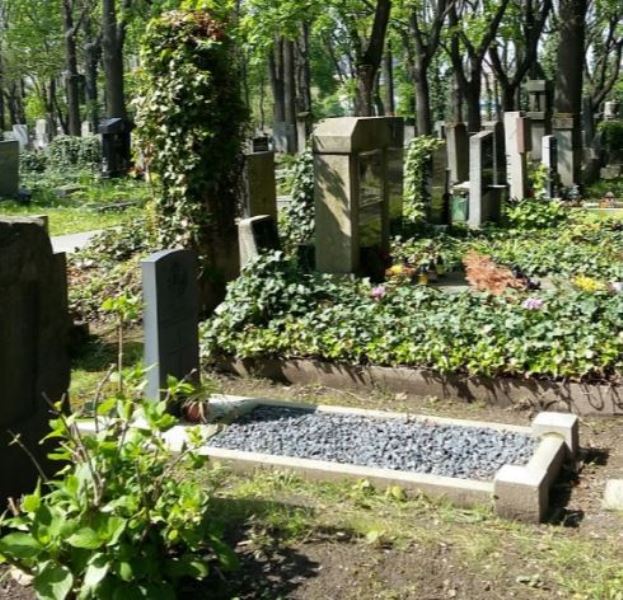 Commonwealth War Grave Olsany Cemetery