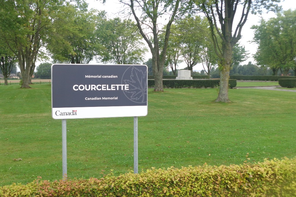 Canadees Monument Courcelette