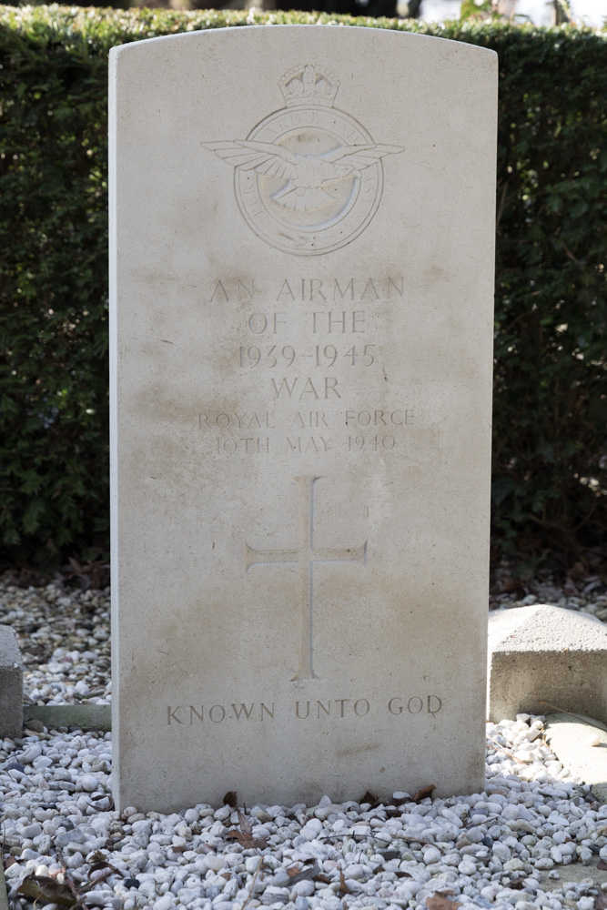 Commonwealth War Graves General Cemetery Zoelen #2