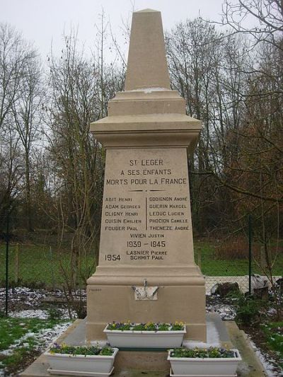 War Memorial Saint-Lger-prs-Troyes #1