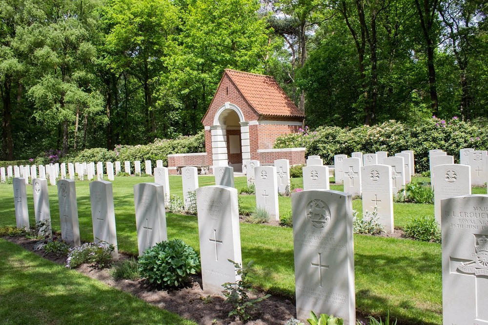 Commonwealth War Cemetery Overloon #4