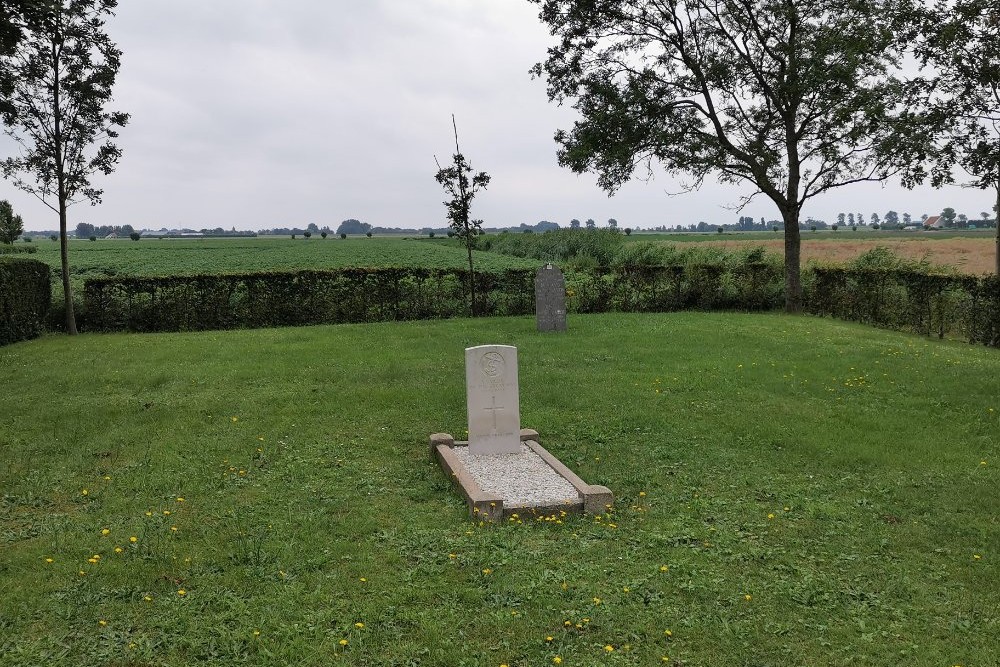 Oorlogsgraf van het Gemenebest Begraafplaats Zonnemaire #1