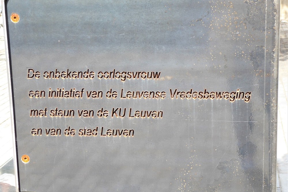 Monument  De Onbekende oorlogsvrouw #4