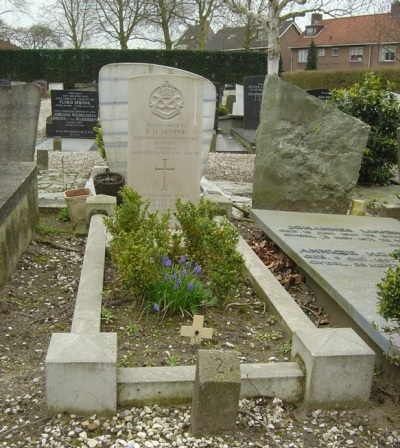 Commonwealth War Grave General Cemetery Vreeswijk #4
