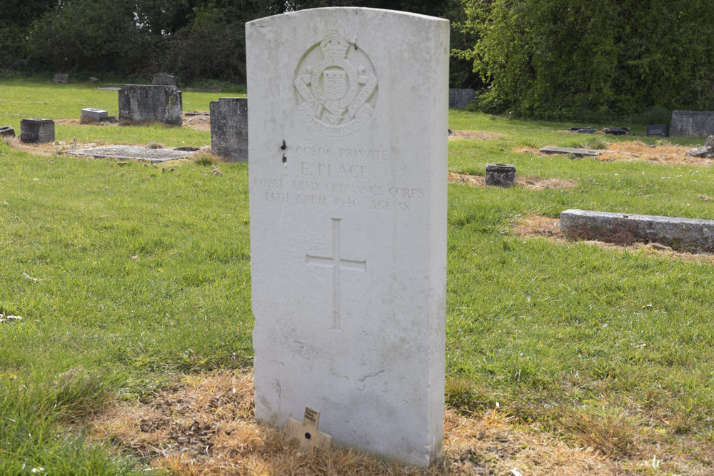 Oorlogsgraven van het Gemenebest All Saints Churchyard #2