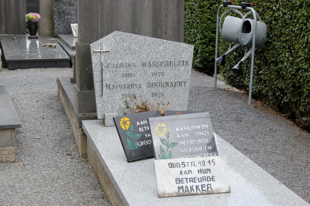 Belgian Graves Veterans Zandvoorde #2