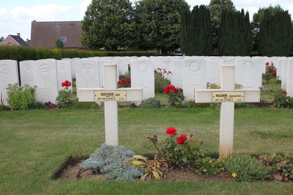 Commonwealth War Cemetery Mteren #5