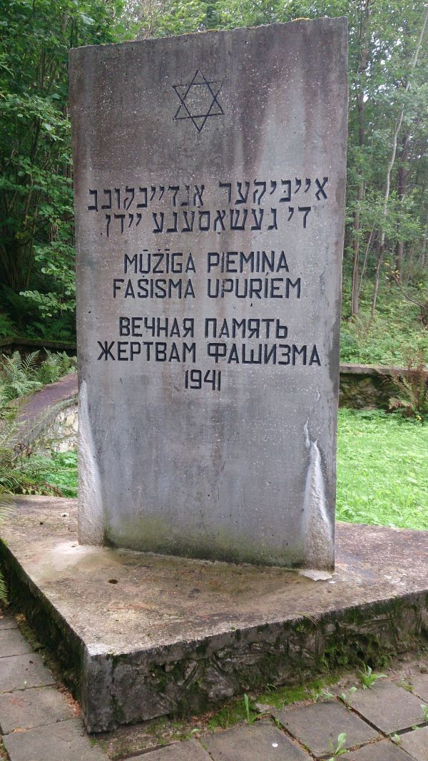 Monument Executieplaats Augustovka-ravijn #4