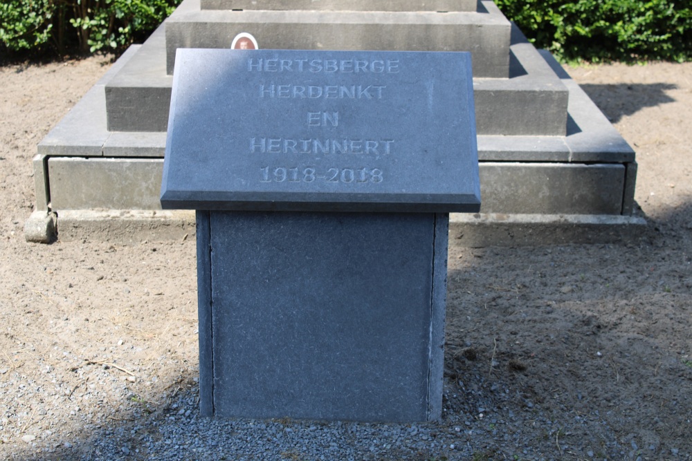 War Memorial Hertsberge #4