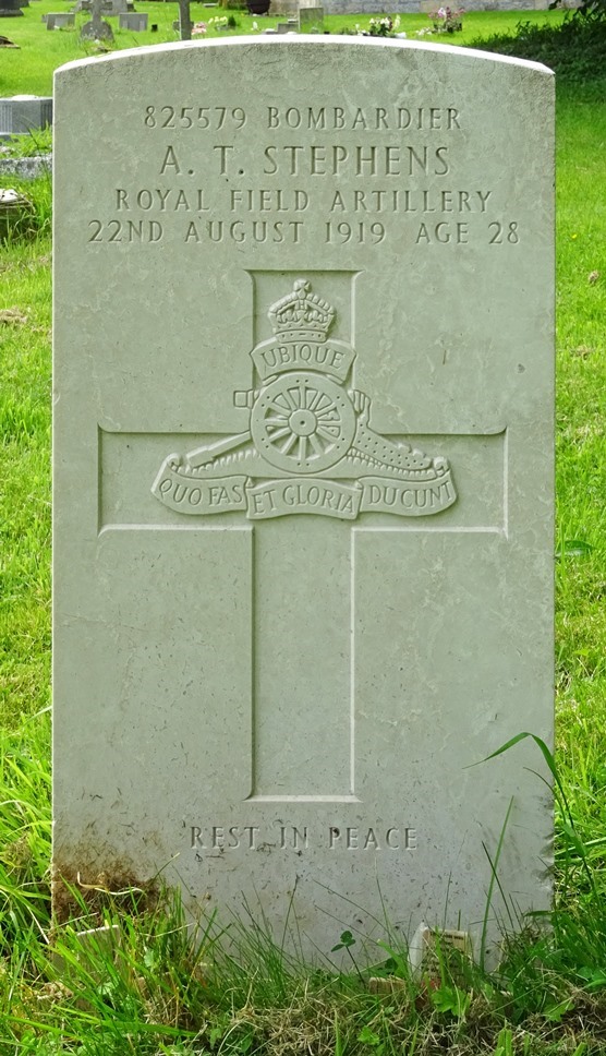 Commonwealth War Grave St. Nicholas Churchyard