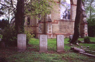 Commonwealth War Graves Holy Trinity Churchyard Biscot