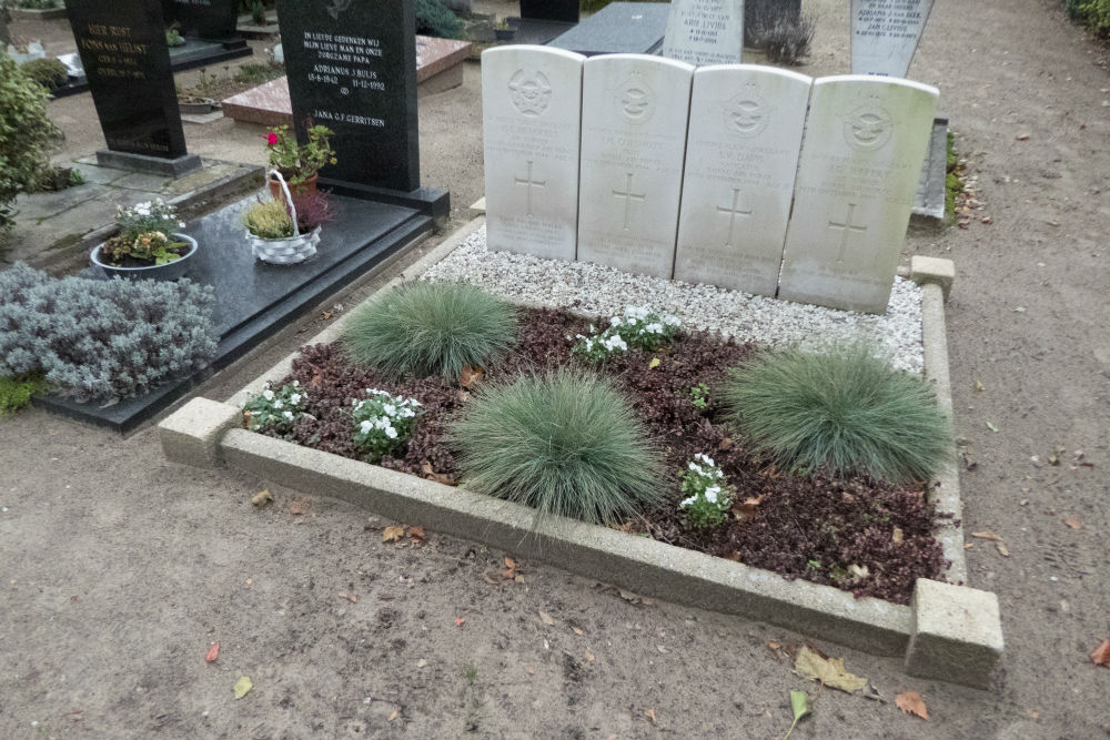 Oorlogsgraven van het Gemenebest Begraafplaats Sint-Michielsgestel #6