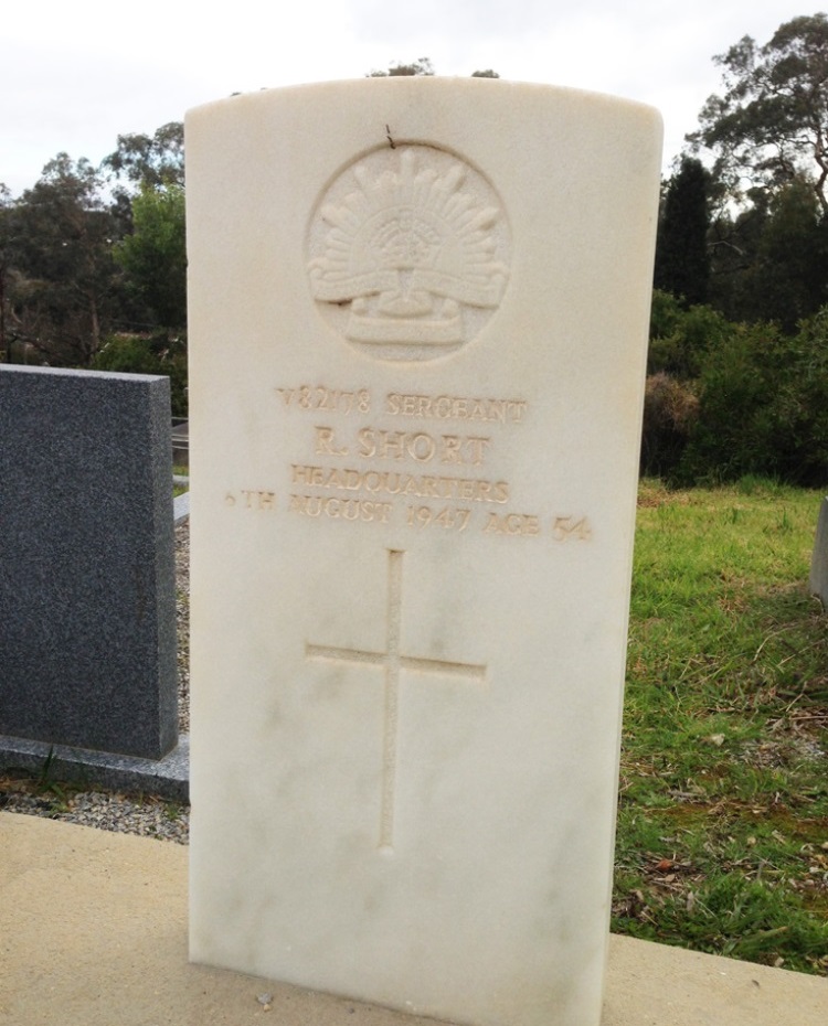 Commonwealth War Grave Eltham Cemetery