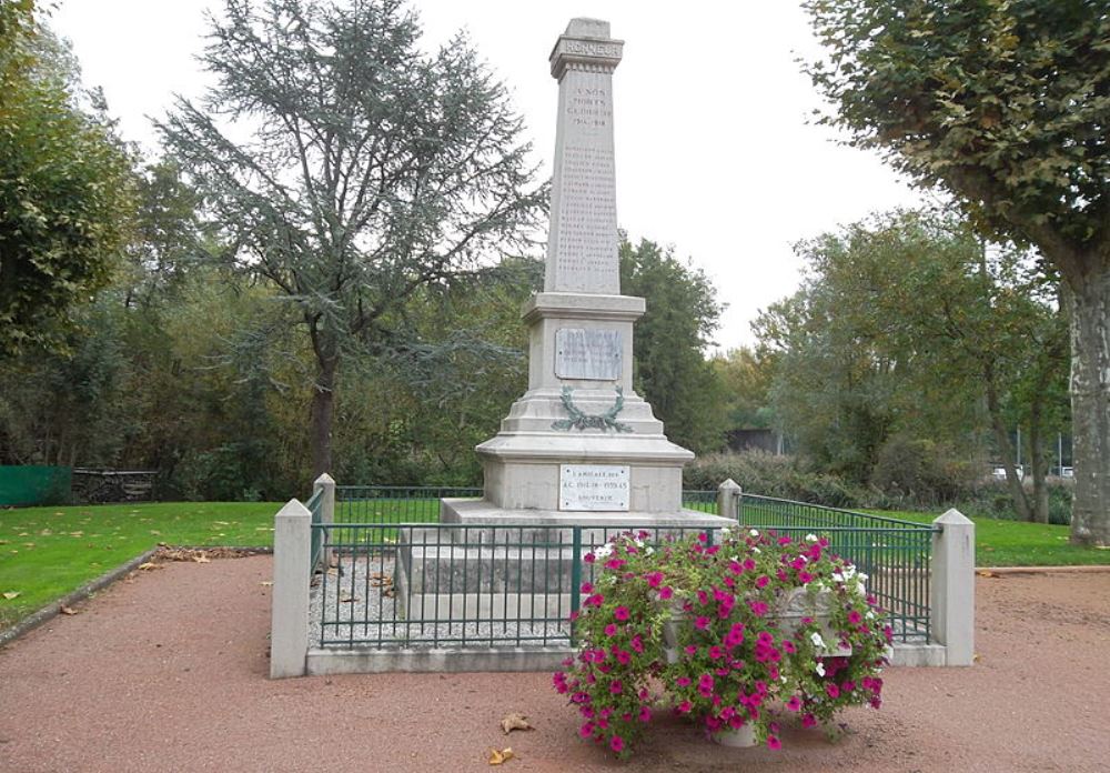 Oorlogsmonument Saint-Romain-de-Jalionas #1