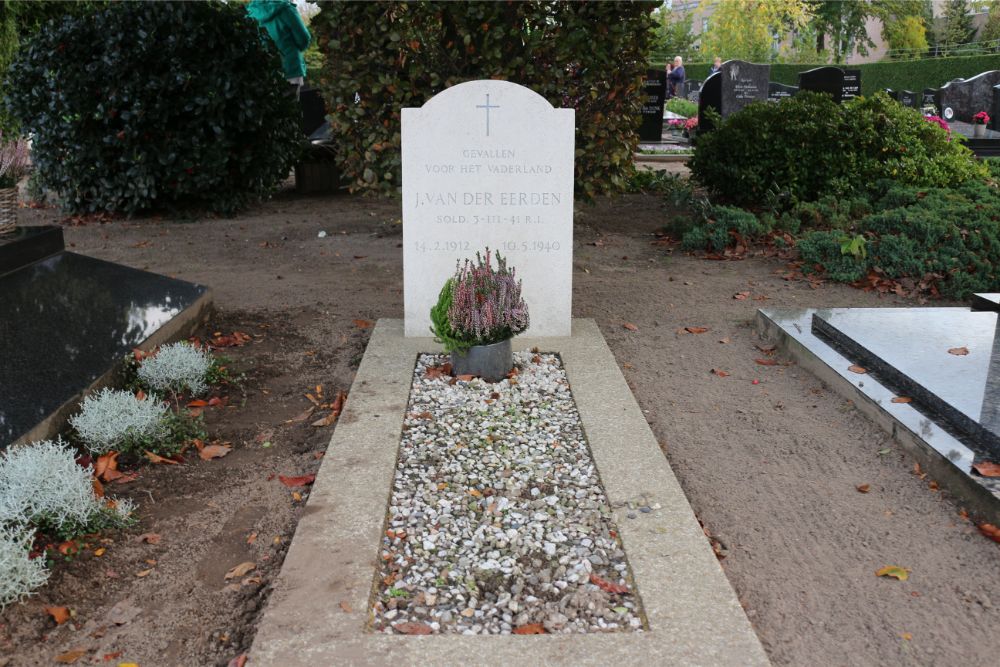 Dutch War Grave Roman Catholic Cemetery Schijndel #2