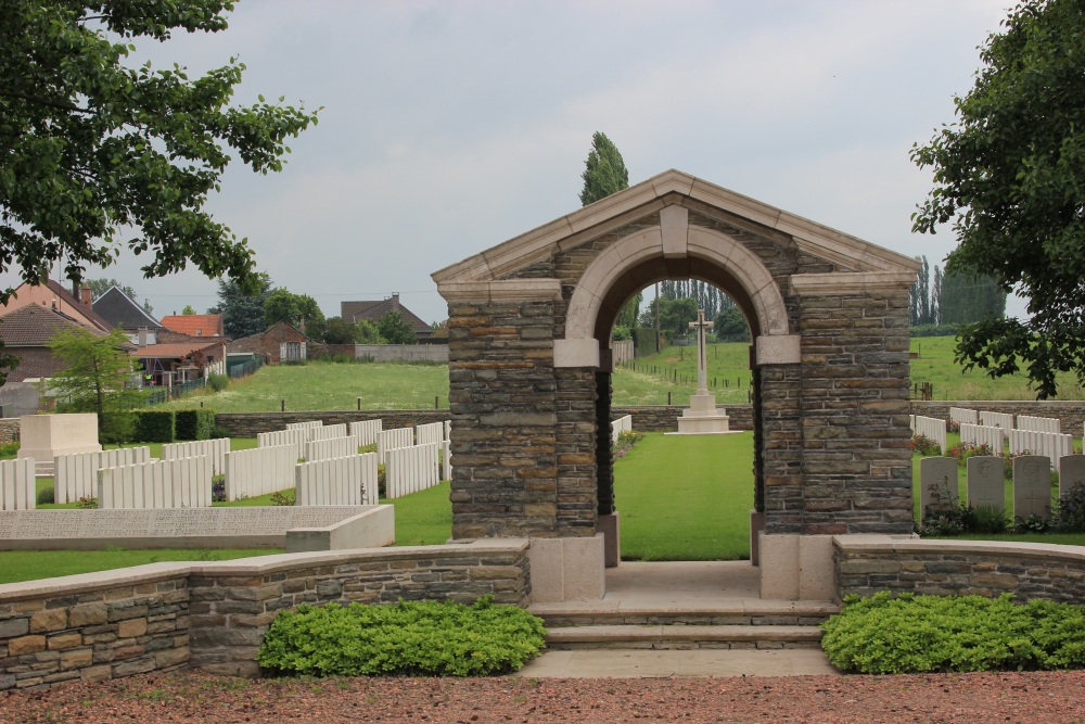 Commonwealth War Graves Moeuvres Extension