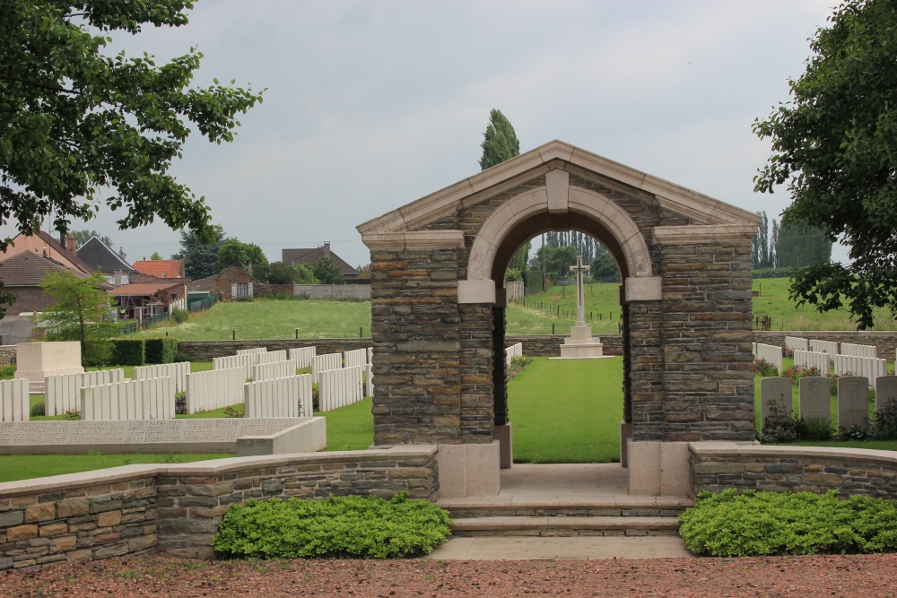 Oorlogsgraven van het Gemenebest Moeuvres Extension