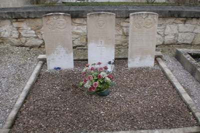 Commonwealth War Graves Saint-Ouen-Domprot