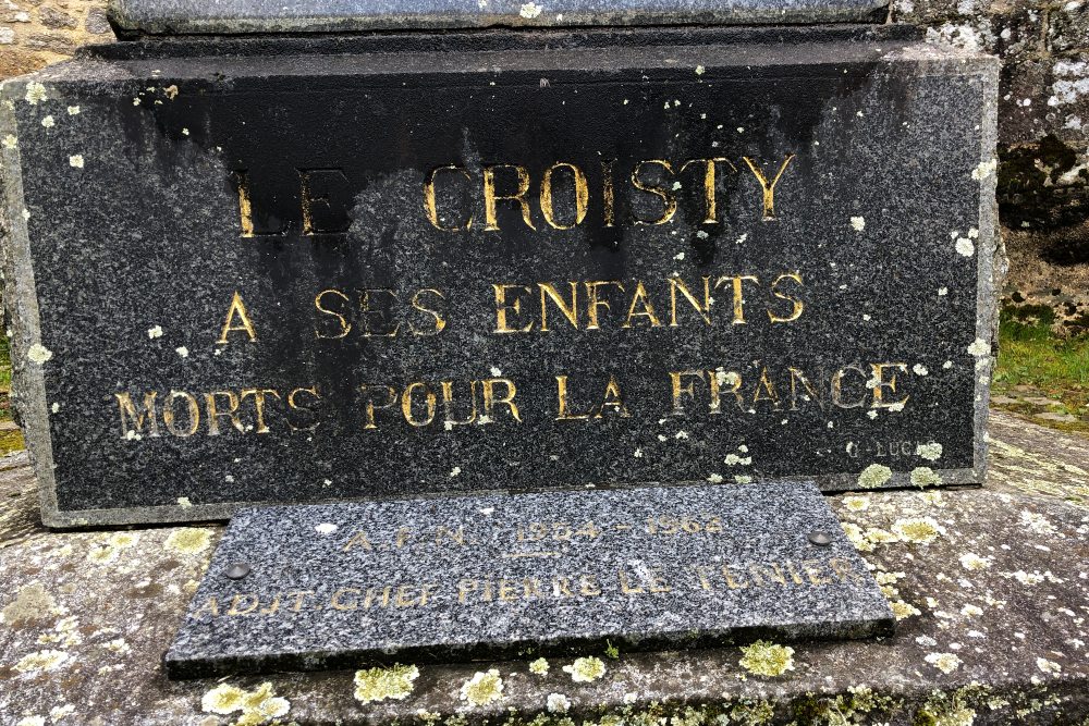 War Memorial Le Croisty #2