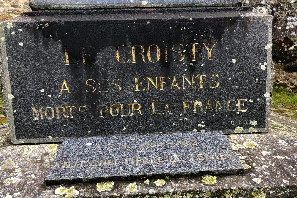 Oorlogsmonument Le Croisty #2