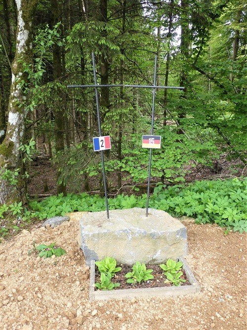 Gedenktekens Gesneuvelden Duitse en Franse Militairen Ochamps #2