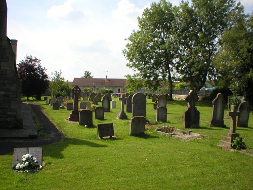 Commonwealth War Graves St. Giles Churchyard