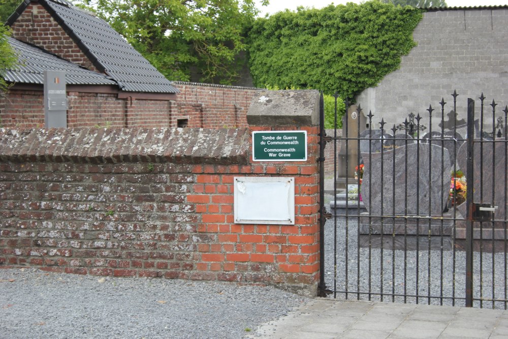 Commonwealth War Grave Velvain #1