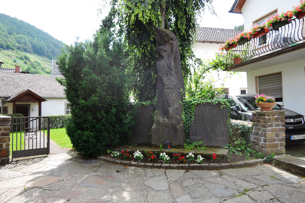 Oorlogsmonument Rech #4